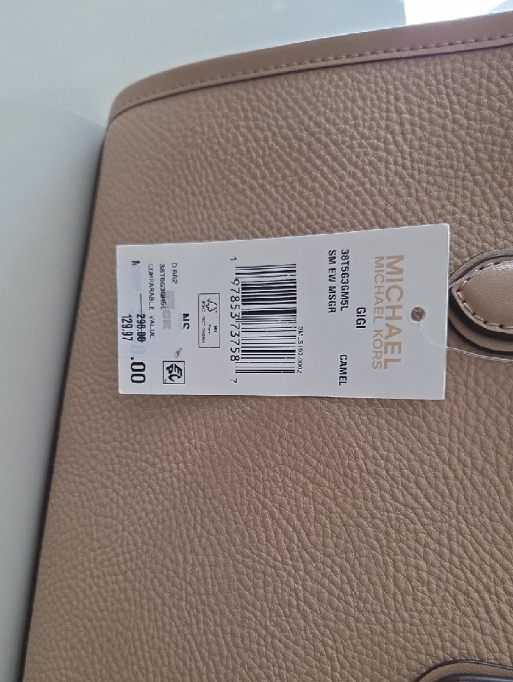 Michael Kors Beige Leather Tote with Gold Logo Charm New New New - Picture 2 of 3